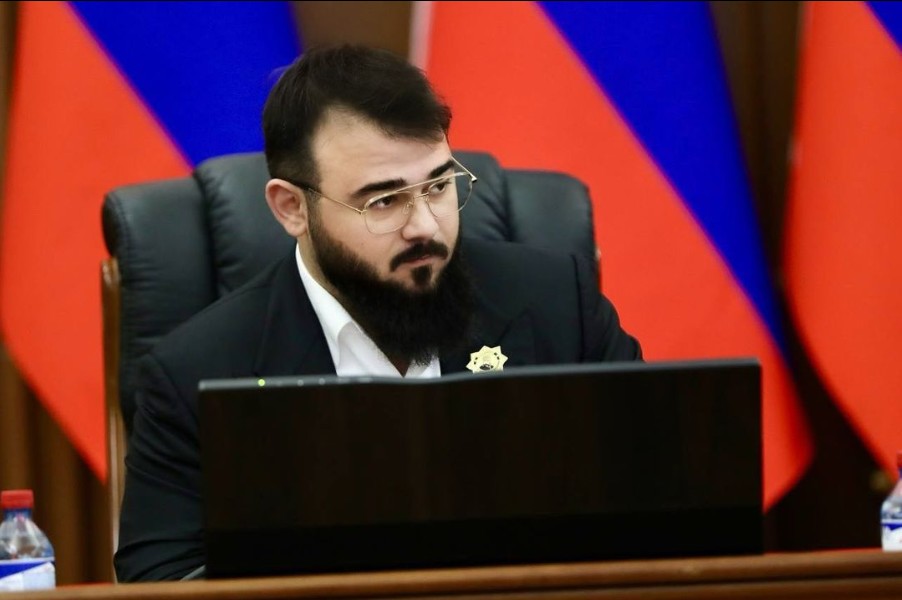 2 - Министр имущественных и земельных отношений Чеченской Республики